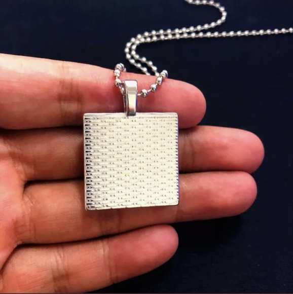 New Red Eye Leopard Silver Glass Square Cabochon Necklace. - Picture 2 of 5